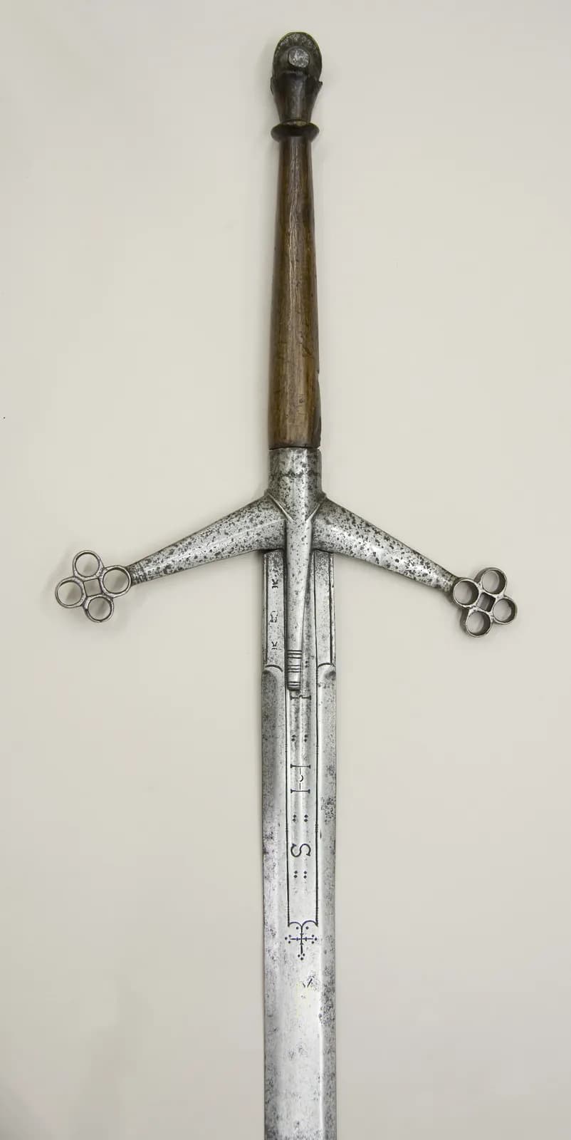 Cultural archive image of “Claymore”, catalogued as hilt, Scottish; blade, German, Solingen, dating to 16th–17th century, associated with Solingen, Germany. Medium: Steel, wood. Dimensions: L.