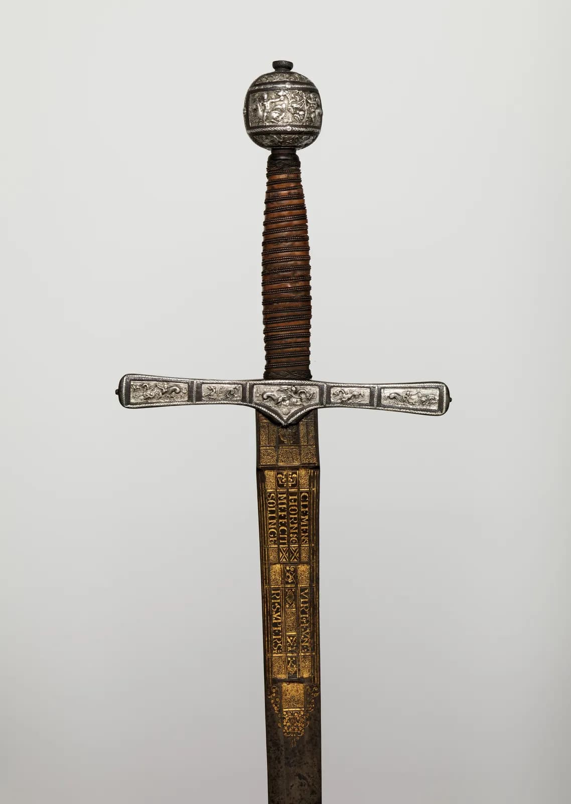 Cultural archive image of “Cross Hilt Sword”, catalogued as hilt, British, London; blade, German, Solingen, dating to 1600–1625, associated with Solingen, Germany. Medium: Iron, silver, wood, copper alloy, steel, gold.