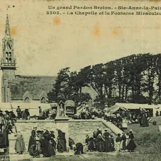 Un grand Pardon Breton - Ste-Anne-la-Palue. Chapelle et Fontaine de Ste-ANNE-la-PALUD, le jour du…