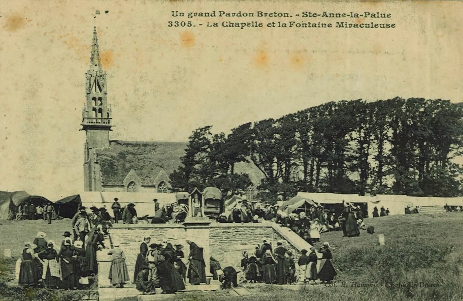Un grand Pardon Breton - Ste-Anne-la-Palue. Chapelle et Fontaine de Ste-ANNE-la-PALUD, le jour du…
