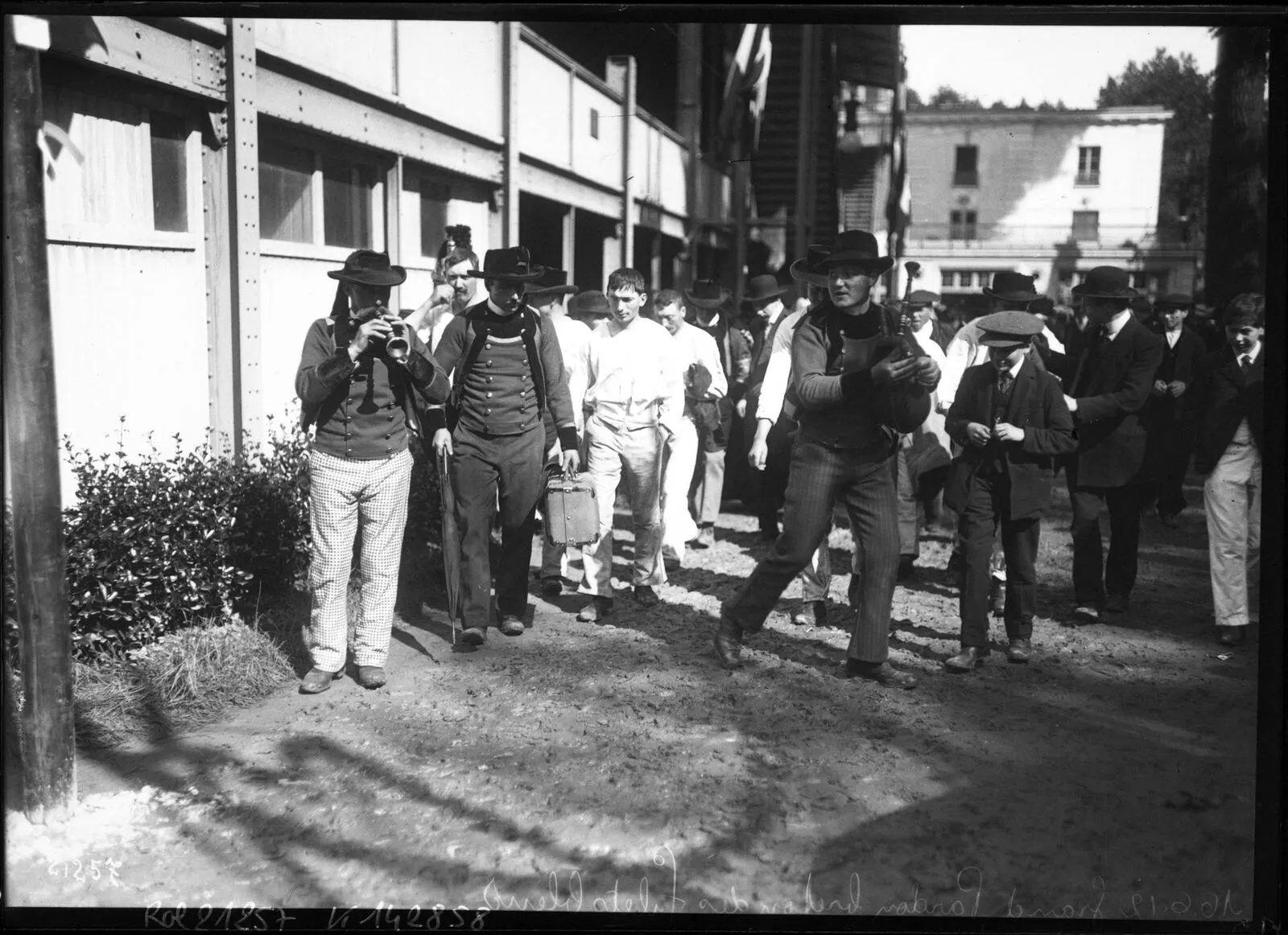 16-6-12, grand pardon breton des Filets bleus [joueurs de bombarde et de biniou, à…