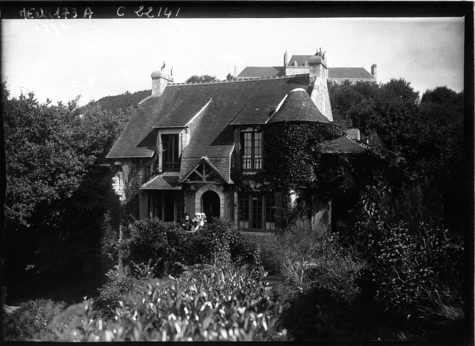 Les Fêtes Bretonnes de Pont-Aven : la maison de Théodore Botrel à Pont-Aven :…