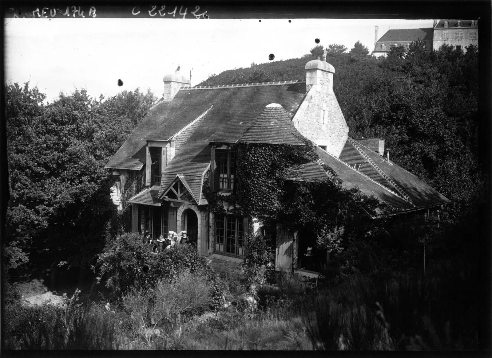 Les Fêtes Bretonnes de Pont-Aven : la maison de Théodore Botrel à Pont-Aven :…