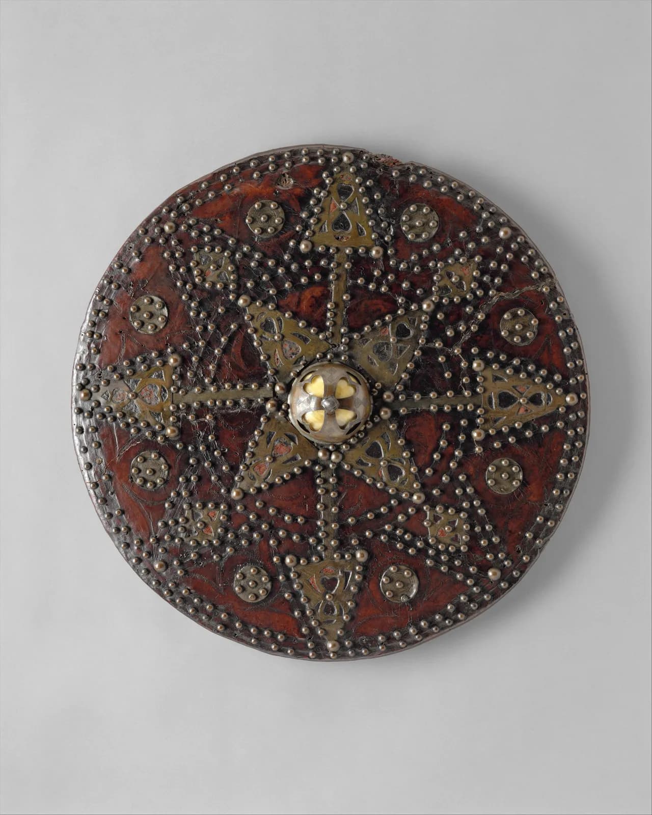 Cultural archive image of “Highland Targe”, catalogued as Scottish, dating to 1700–1750, associated with Scotland. Medium: Wood, leather, brass, horn, textile.