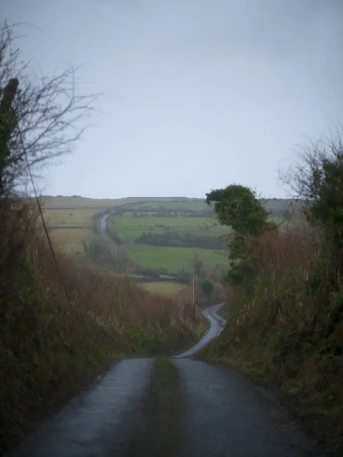Cultural archive image of “Is minic a leanann na lánaí cúnga seo i gceantair thuaithe na hÉireann 🇮🇪, ar a dtugt…”, associated with Ireland.