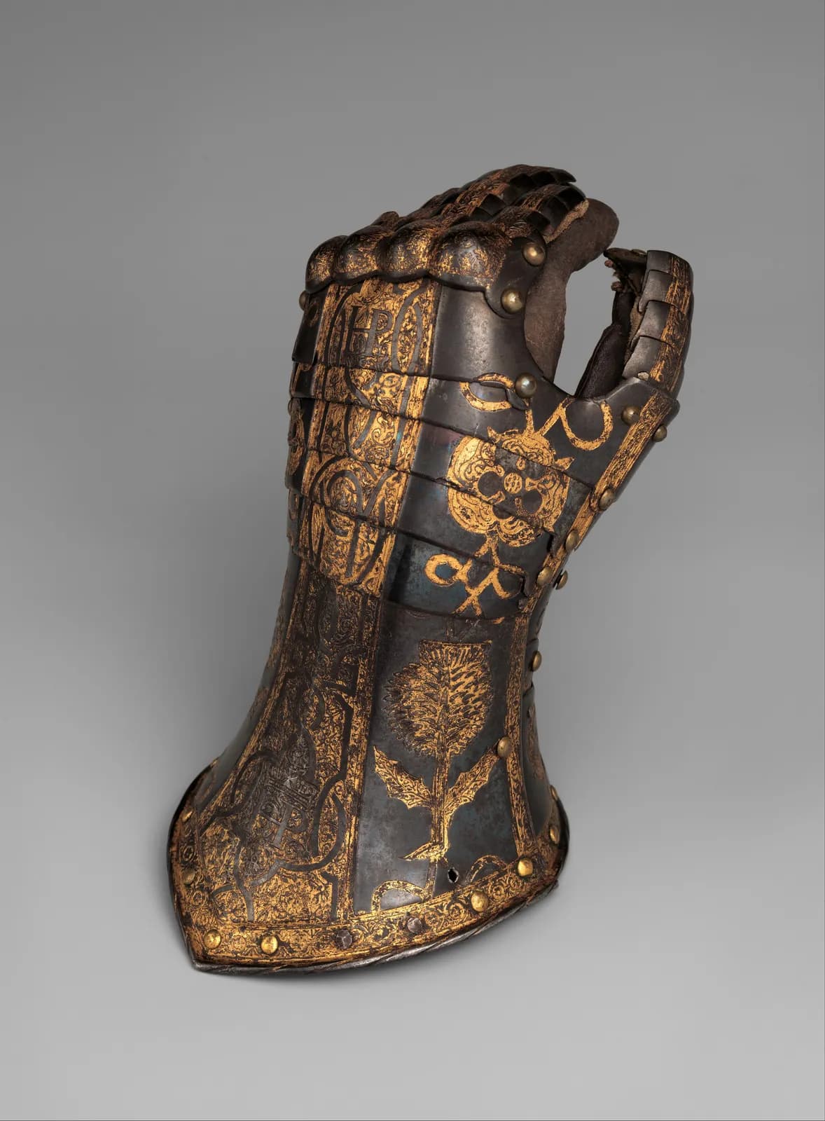 Cultural archive image of “Left Gauntlet of Henry (1594–1612), Prince of Wales”, catalogued as British, Greenwich, dating to ca. 1608, associated with Greenwich, England. Medium: Steel, gold, leather, textile.