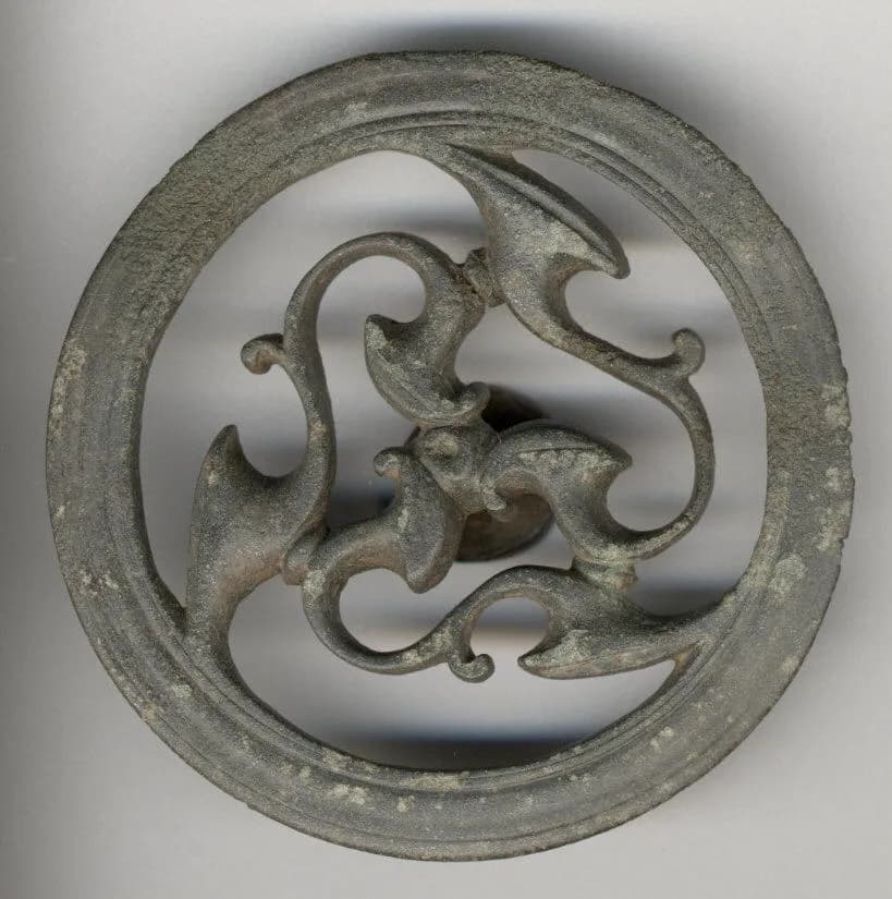 Openwork Mount