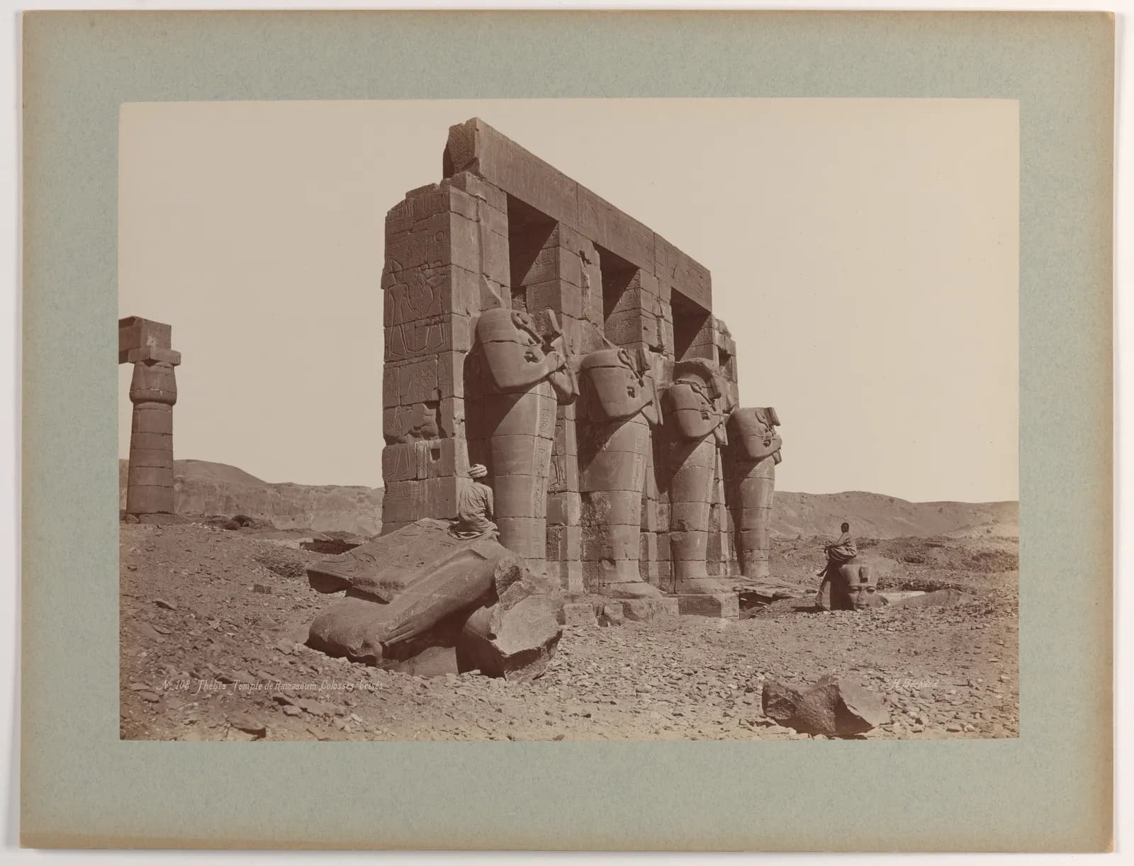 Thèbes, Temple de Ramasseum, Colosses brisés